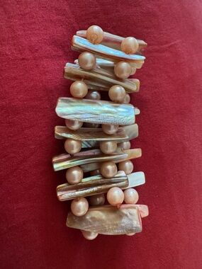 Pearlescent Shell & Bead Stretch Bracelet in Champagne